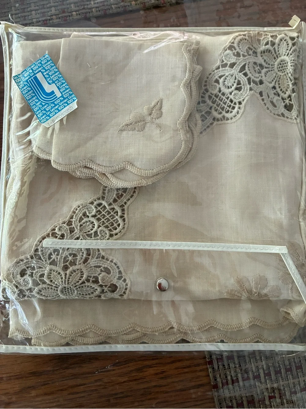 N/A elegant cream